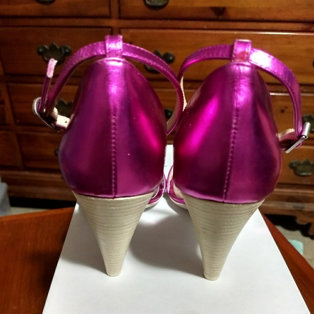 Marc Jacobs pink metallic strappy pumps. - Picture 2 of 6